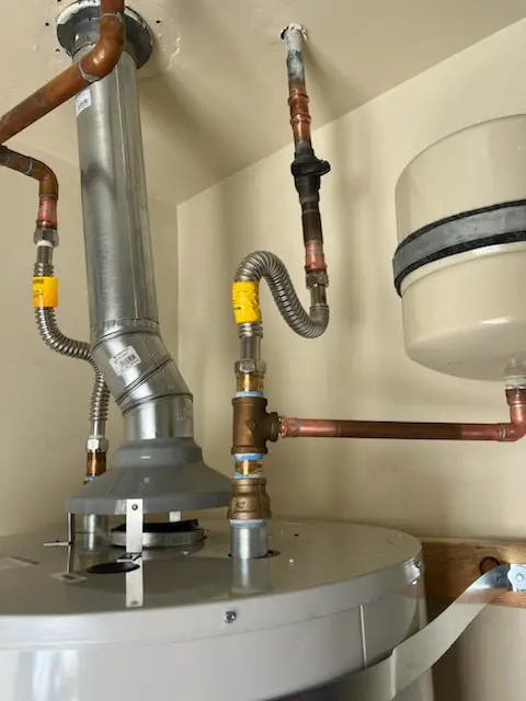 Water heater installation and plumbing repair in La Buena Vida